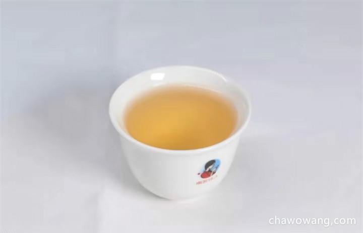 想要夏季吃冷饮后不伤身，来杯安化黑茶！