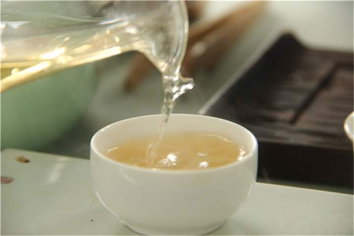 福鼎白茶有什么感官特点？