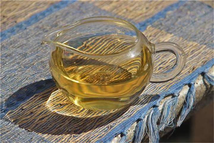 什么才是福鼎白茶的毫香蜜韵？
