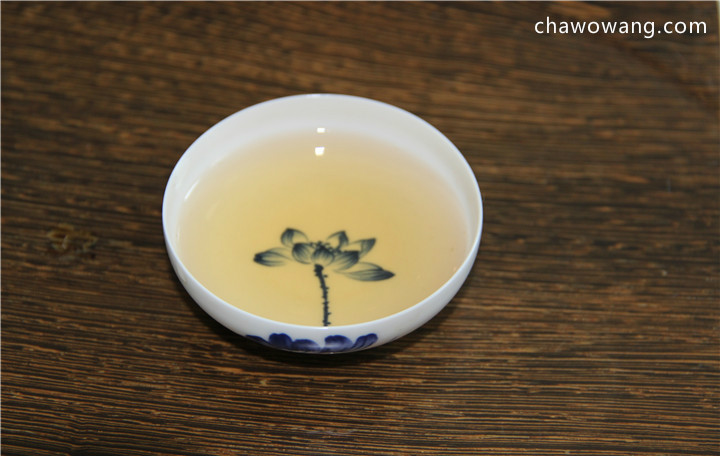武夷岩茶的香气和滋味有哪些特点？