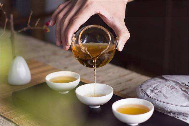 茶叶水去除味道：怎么用茶水巧妙去除新家具上的刺激性气味