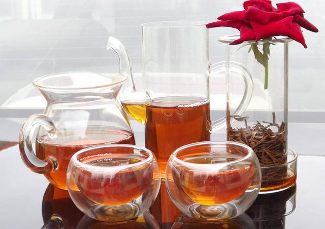 茶叶做象的摆件图片大全：我是开茶叶店的，有涯柏料根雕摆件，能和茶叶一起放莫？
