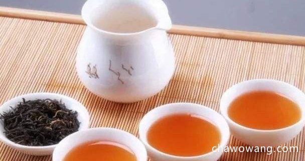 如何从冲泡普洱茶鉴别茶的好坏 普洱茶有什么特点