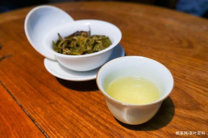 普洱茶的不同撬茶方法