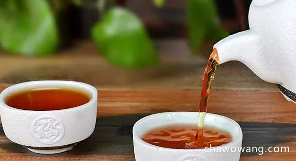 如何从冲泡普洱茶鉴别茶的好坏 普洱茶有什么特点