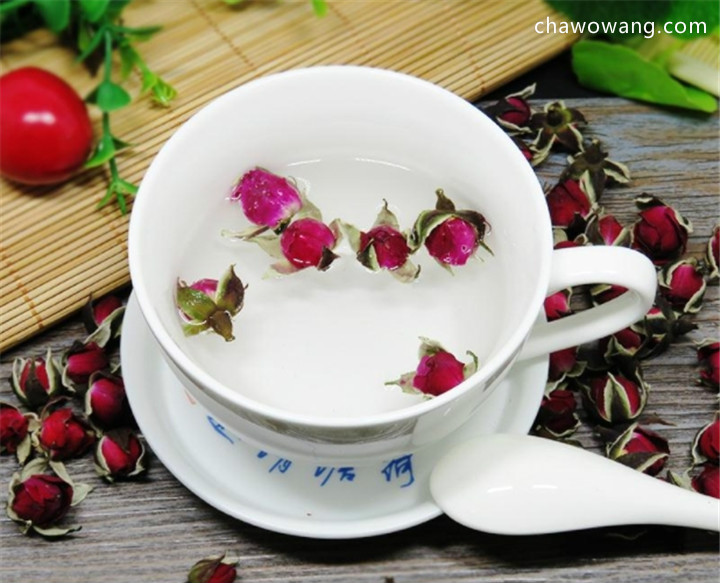 心情不好压力大吗？一杯玫瑰花茶可以帮你舒缓心情，而且还能美容！