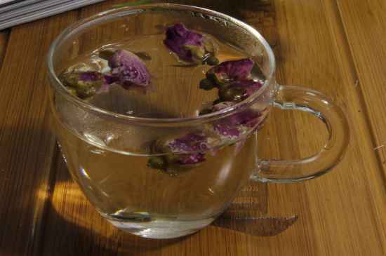 玫瑰花和茉莉茶一起泡有什么作用，玫瑰茉莉花茶的功效