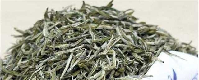 第一，绿色格调的茶叶最可能是绿茶，也可能是白茶、乌龙茶等发酵程度比较低的茶叶。 第二，看岳西翠兰的制作工艺与绿茶、乌龙茶、白茶等的制作工艺相比哪个比较符合。