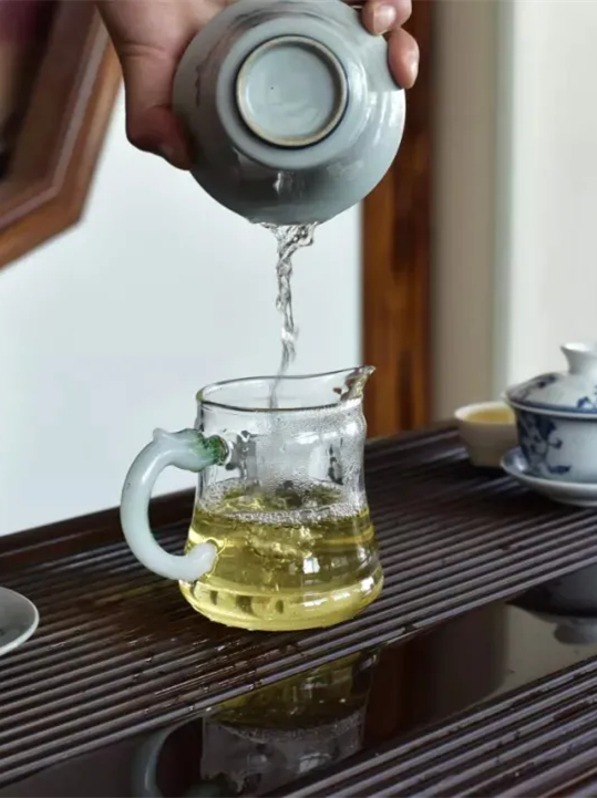 喝普洱茶，选山头还是选品牌？