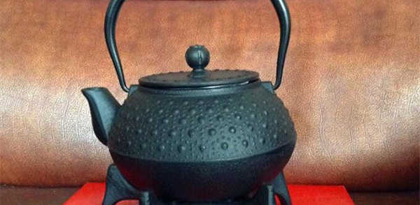 铁茶壶该如何开壶和养壶 你必须知道铁茶壶煮茶的使用方法