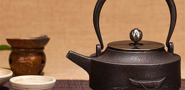 铁茶壶该如何开壶和养壶 你必须知道铁茶壶煮茶的使用方法